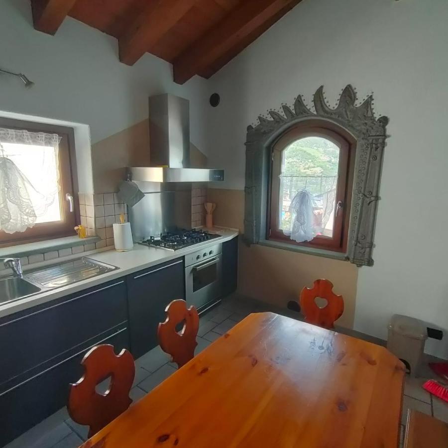 La Maison Lilla Fenis Kültér fotó